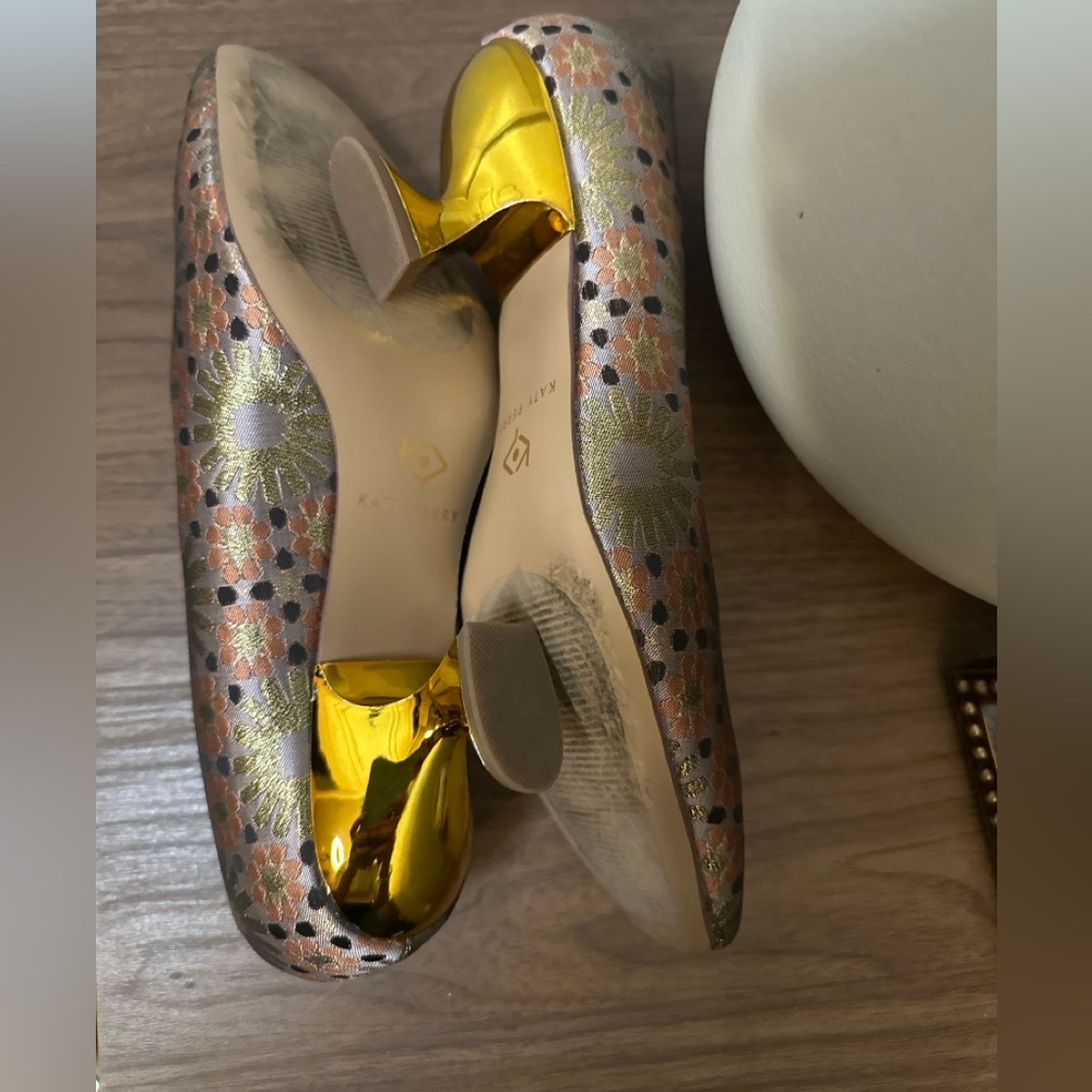 Katy Perry Laterr Floral Brocade Pumps Gold Statement Heel Regencycore Size 7 - Picture 7 of 10